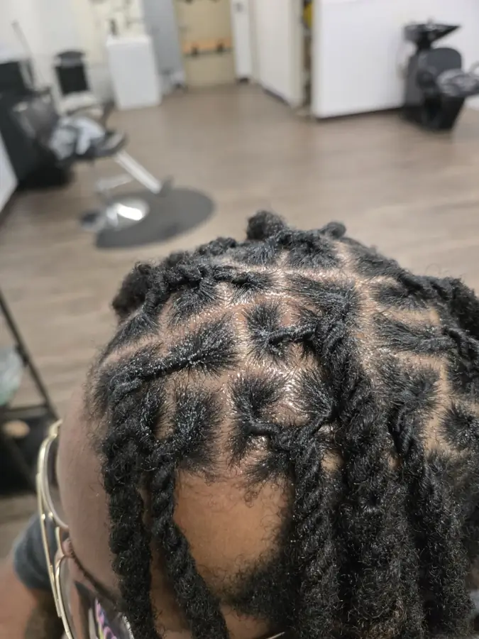 Loc retwist, top view, in Columbus, OH